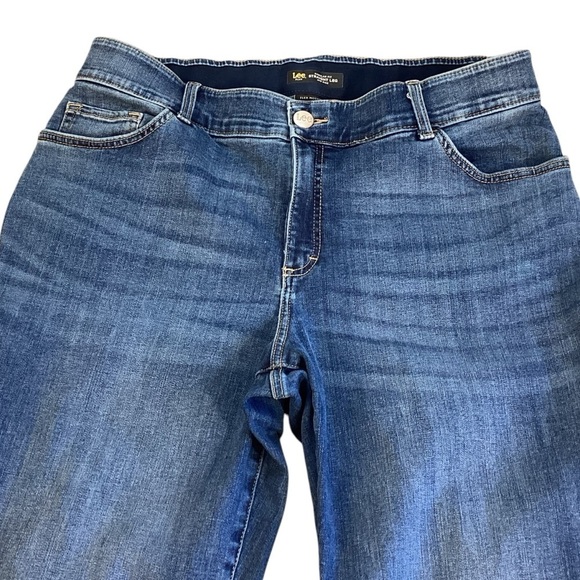 Lee Plus Size Regular Fit Straight Leg Mid Rise Flex Motion Jeans Medium Wash - Picture 2 of 12